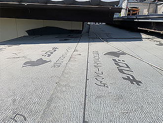 防水シートを敷設