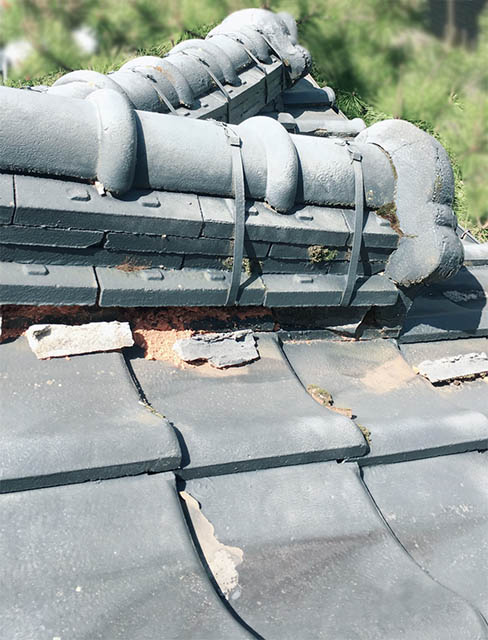 瓦屋根の漆喰の剥がれ