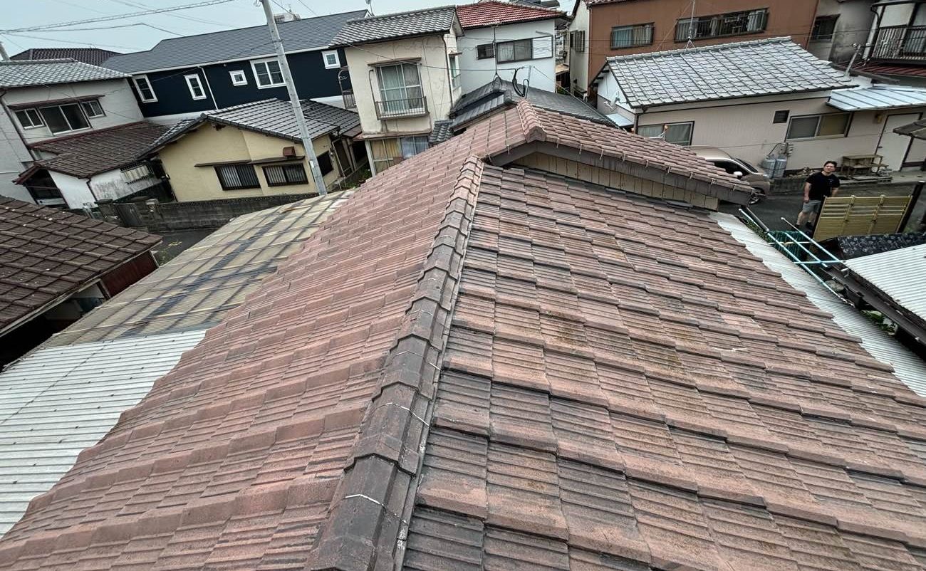 雨漏りが発生した瓦屋根住宅