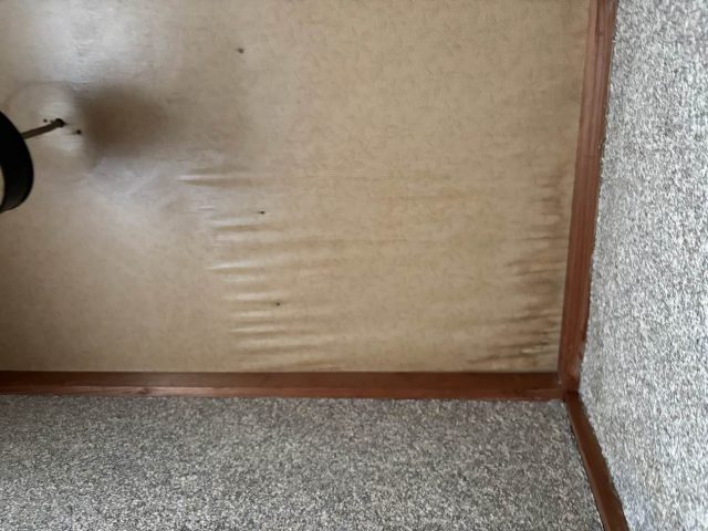 太宰府市で発生した雨漏り
