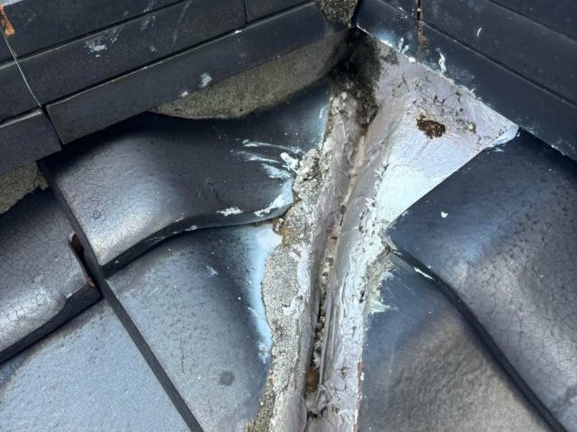 太宰府市の腐食した谷板金