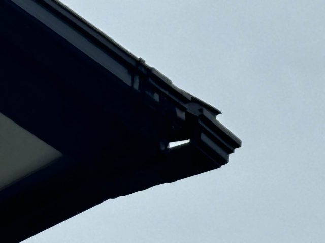 糸島市で破損が確認された雨樋