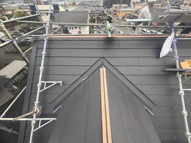 筑紫野市でスーパーガルテクトを使用したカバー工事中