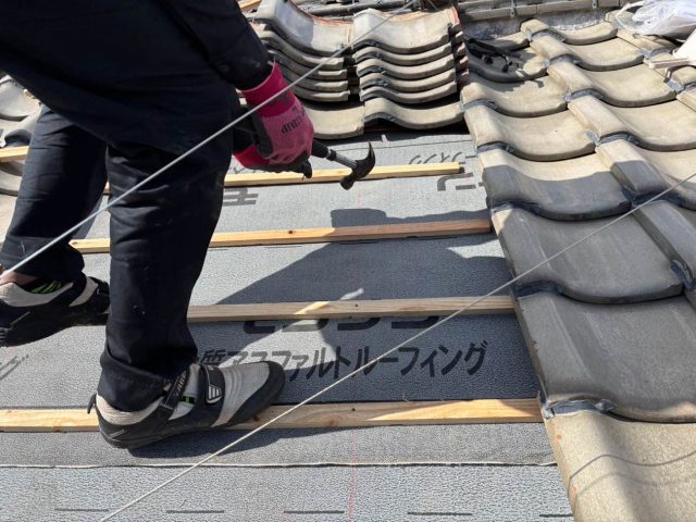 筑紫野市で瓦の復旧作業
