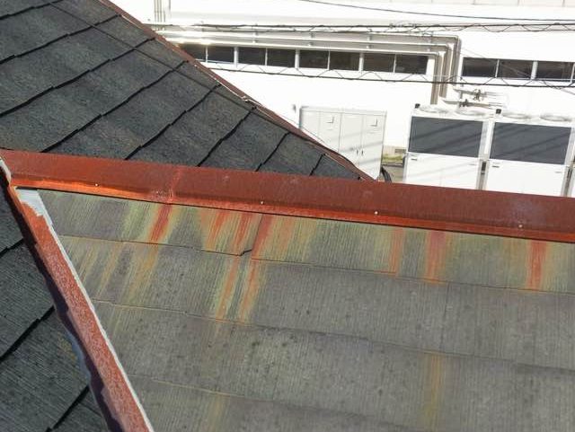 小郡市の錆びた棟板金