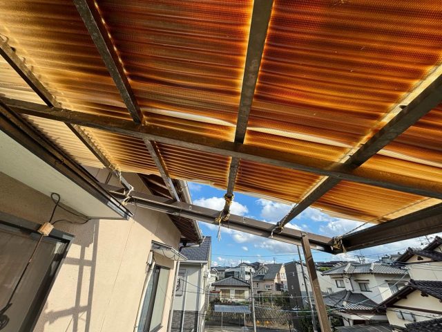 太宰府市の屋根の波板の劣化