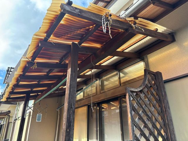 太宰府市の劣化している波板屋根