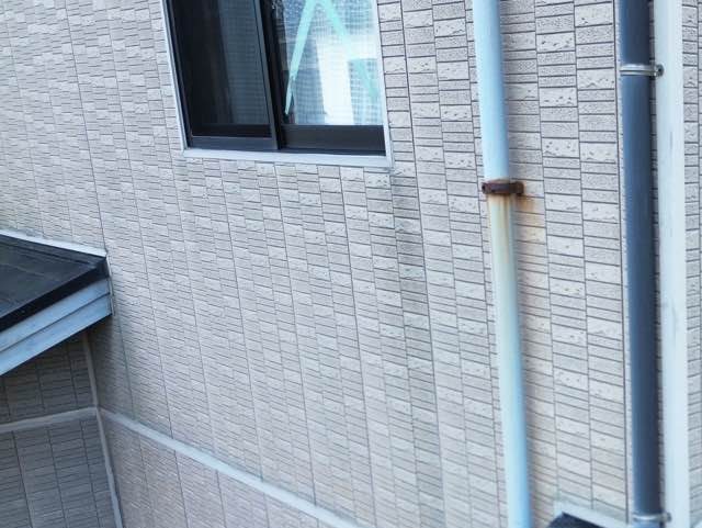 小郡市で見つかった外壁汚れと錆