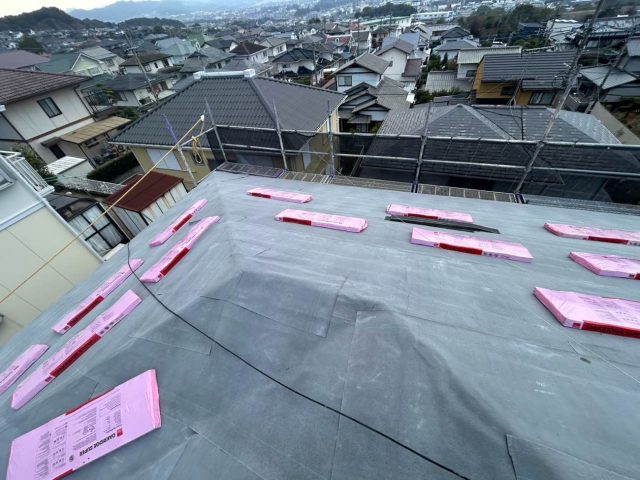 太宰府市のカバー工事で敷かれた防水紙