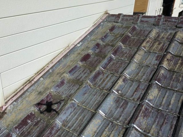 小郡市の汚れが蓄積した屋根瓦