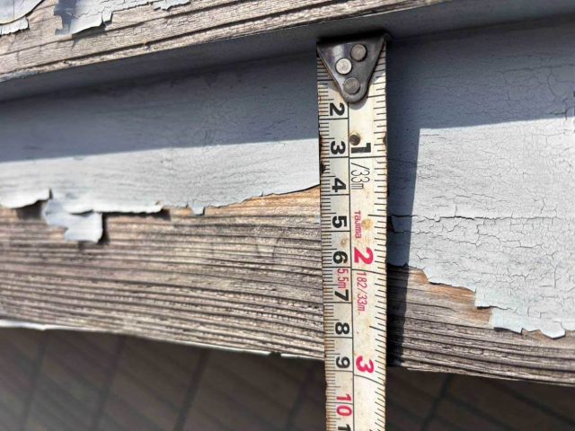 小郡市の下地が露出した破風部分