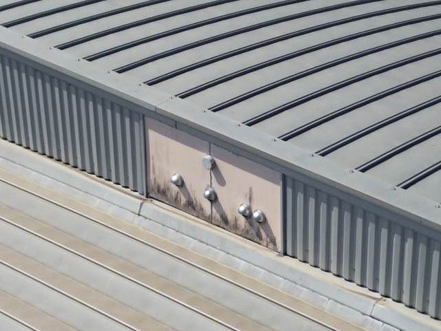 太宰府市で雨漏りした屋根の金属部
