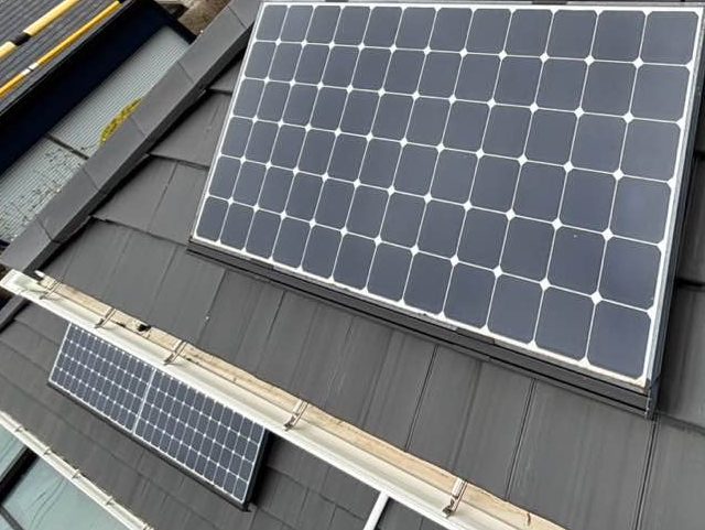 太宰府市で太陽光パネルのある屋根を点検