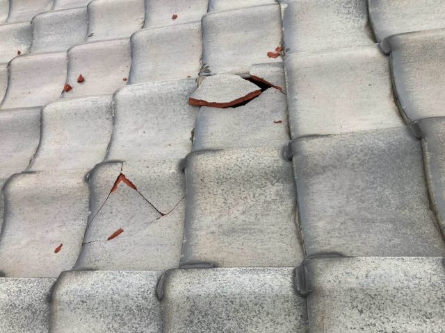 小郡市の強風で割れた瓦