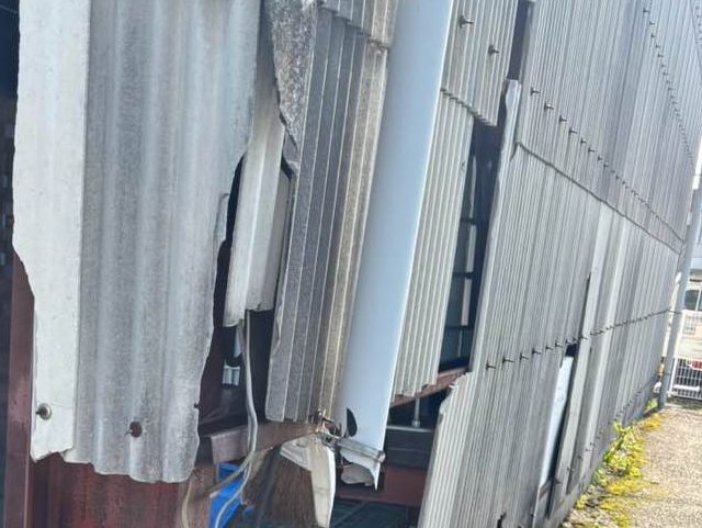 小郡市の倉庫の破損被害