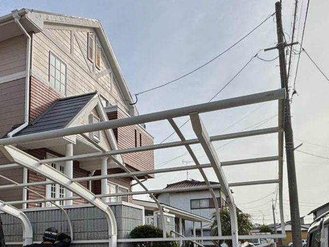 筑紫野市で割れたパネルを取り外し