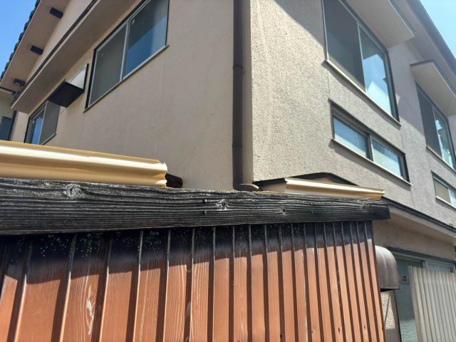 太宰府市の店舗倉庫の屋根が破損