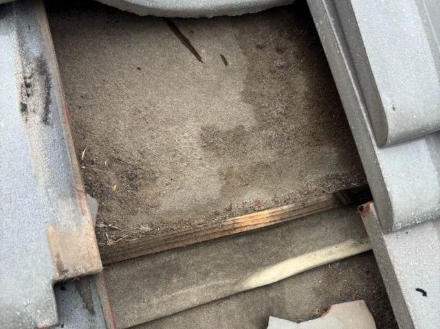 小郡市の調査で見つかった防水紙の雨染み