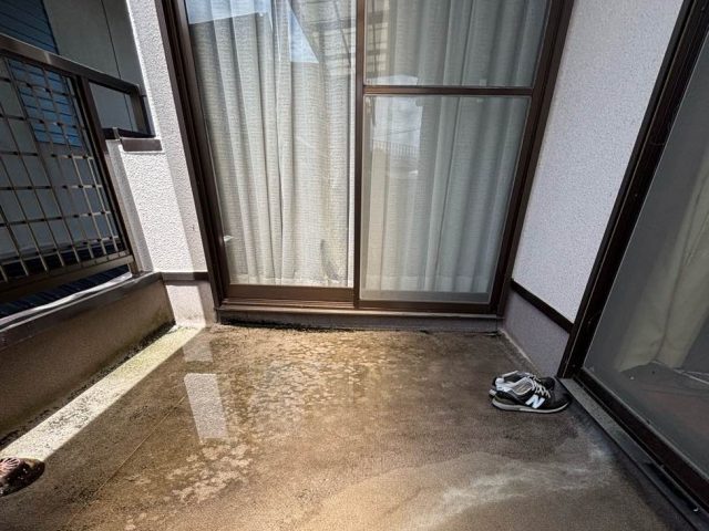 太宰府市のベランダの水たまり