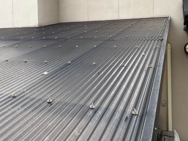 筑紫野市のフックが緩んでいるかもしれない波板屋根
