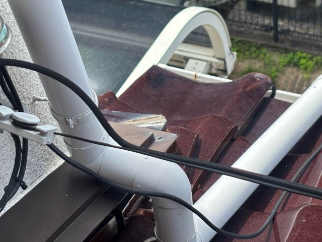 小郡市で雨漏り原因を調査中