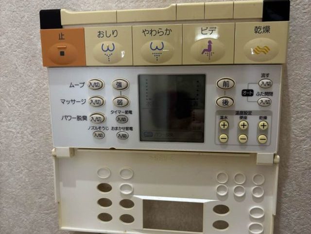 筑紫野市の老朽化したトイレリモコン