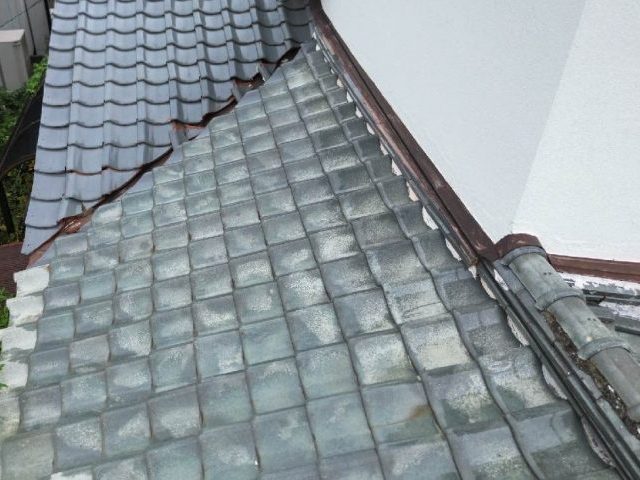 小郡市で谷板金の錆を確認