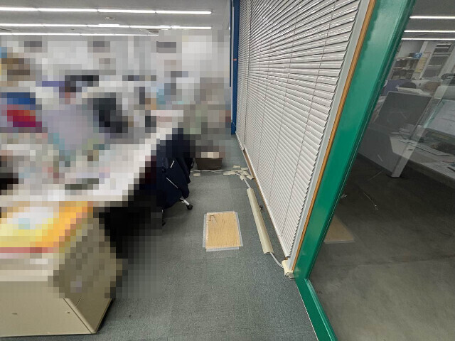 太宰府市の事務所で雨漏りした室内