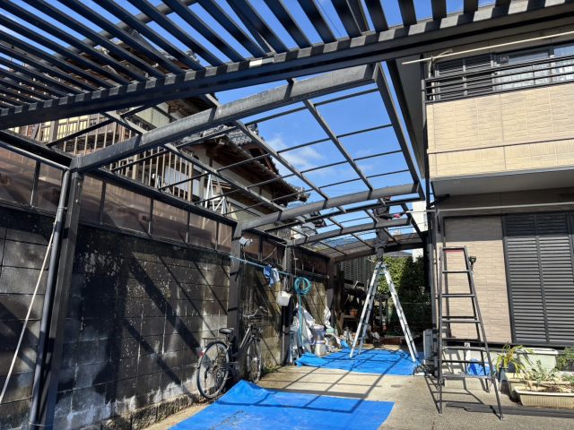 太宰府市で破損したカーポートの屋根を撤去