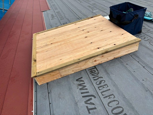 仙台市泉区　トップライトを潰すため木下地を設置