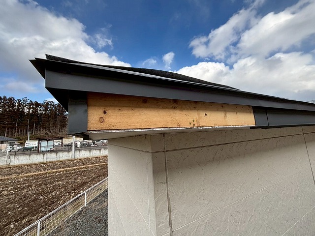 仙台市青葉区　木製の破風に破風板金巻きを行う