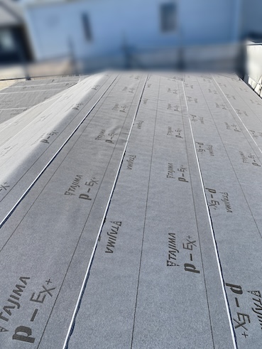 浜松市　屋根リフォーム　葺き替え　防水紙　ルーフィング　施工中