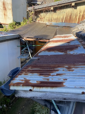 浜松市　トタン　波板　穴あき　修理　サビ　劣化　張り替え　庇