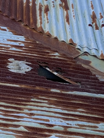 浜松市　トタン屋根　穴あき　直したい　波板　さび