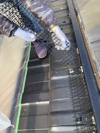 太陽光パネル　ネット　浮き上がり　外れ　はと　鳥の巣　やりかえ　撤去