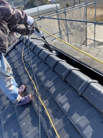 浜松市　太陽光パネル　鳥よけネット　鳥の巣　対策　防鳥　清掃