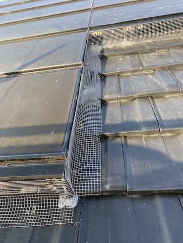 浜松市　太陽光パネル　防鳥　対策　バードブロッカー　取り付け　施工後