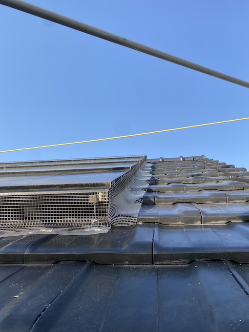 浜松市　太陽光パネル　防鳥　対策　バードブロッカー　取り付け