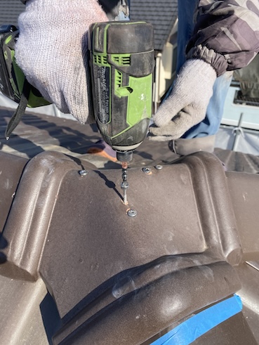 ビス留め　インパクト　瓦　固定