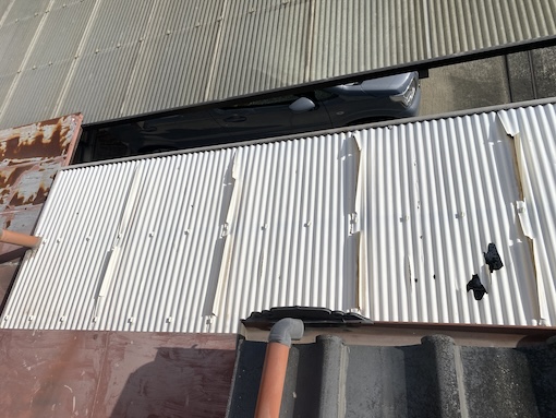 庇　波板　割れ