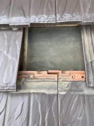 割れた瓦　交換　撤去　抜く　差し替え　