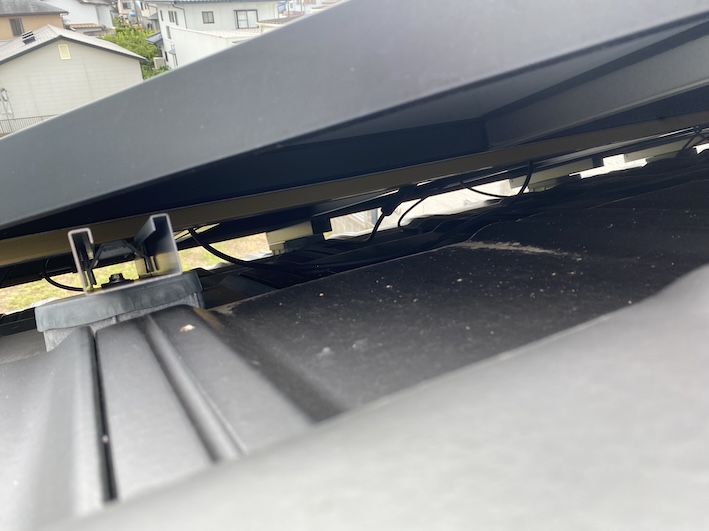 浜松市　太陽光パネル　鳥の巣　住み着く　隙間