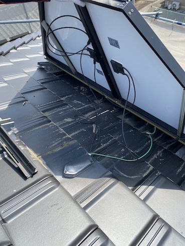 浜松市　太陽光パネル　鳥の巣　住み着く　配線