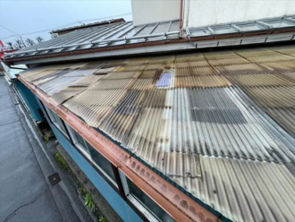 波板屋根の色褪せ