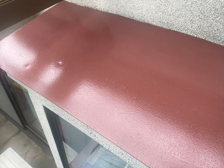 塗装された庇屋根