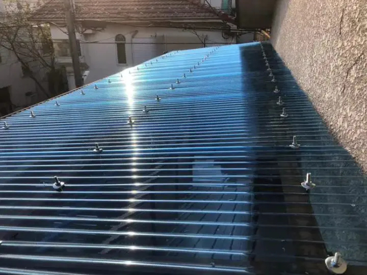 ベランダ屋根のポリカ屋根