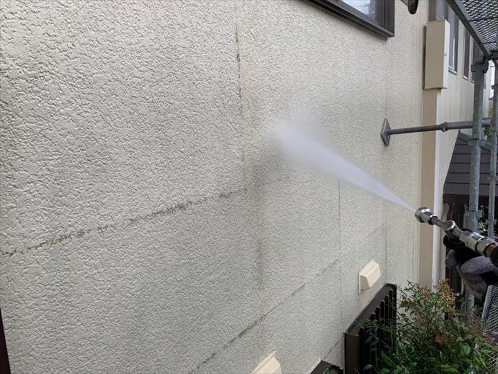 高圧洗浄の様子