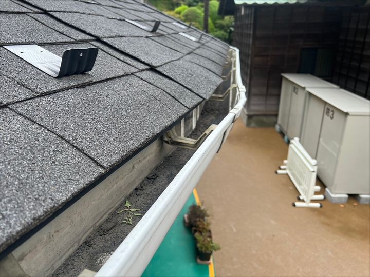 雨樋接続部の隙間から漏水