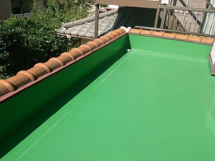 バルコニーへウレタン防水工事して防水層を復旧したお住まい