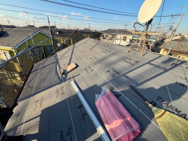 防水紙を敷いた屋根